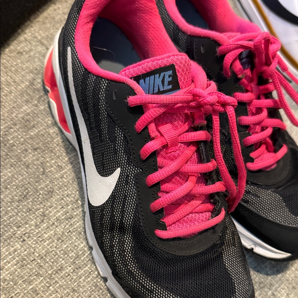 Nike Women's Black and Hot Pink Sneakers